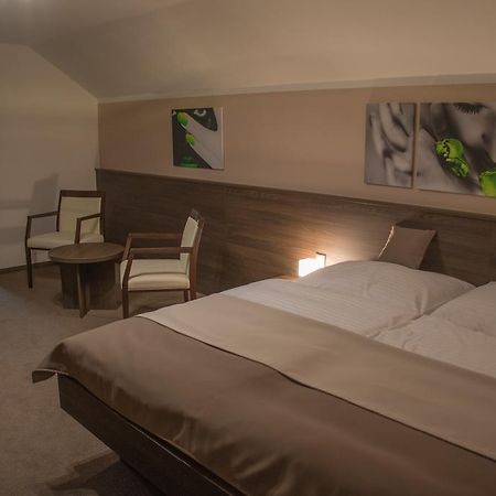 Restaurace A Penzion U Klasku Olomouc Kamer foto