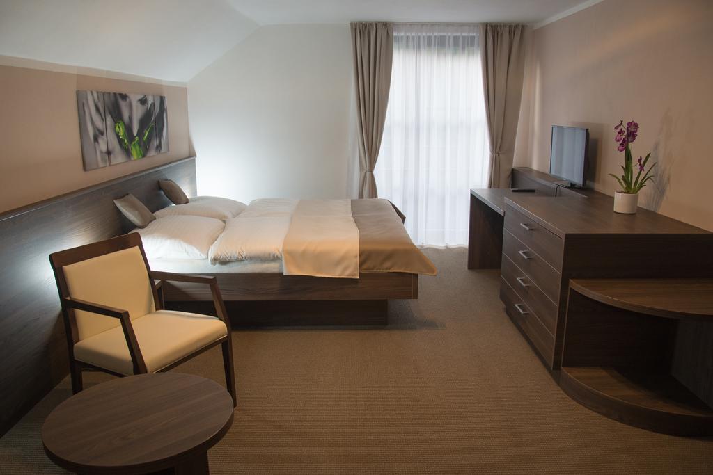Restaurace A Penzion U Klasku Olomouc Kamer foto