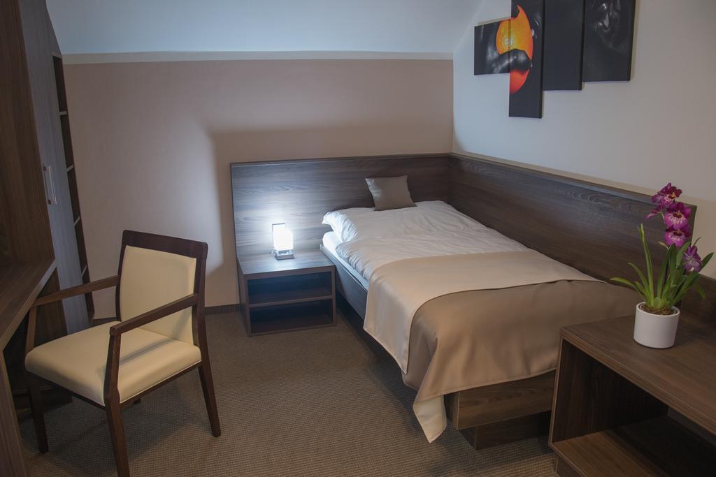 Restaurace A Penzion U Klasku Olomouc Kamer foto