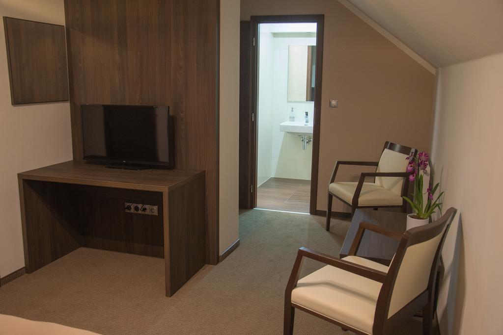 Restaurace A Penzion U Klasku Olomouc Kamer foto